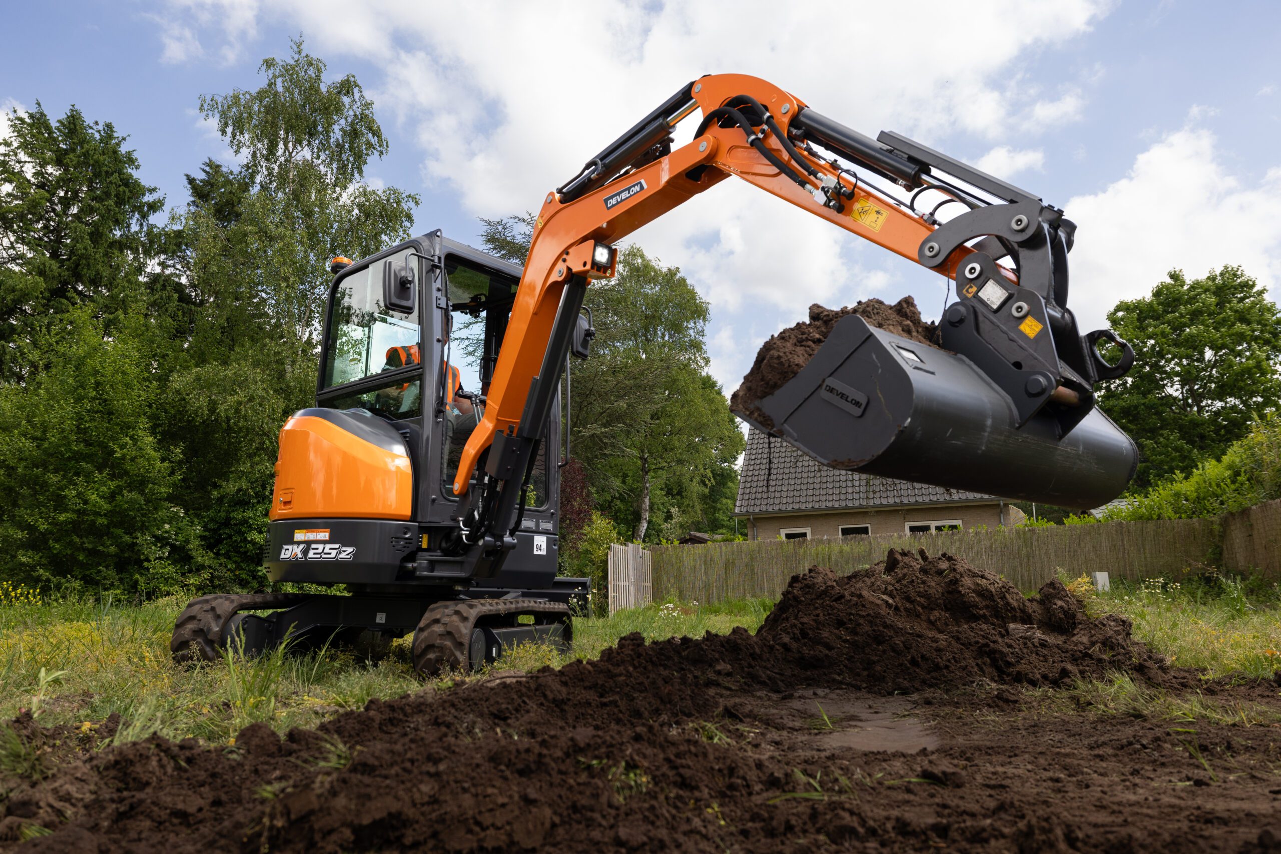 Develon illicomat engindechantier machine seinemaritime eure 76 27 DX25Z 7 1DX25Z 7 6 scaled